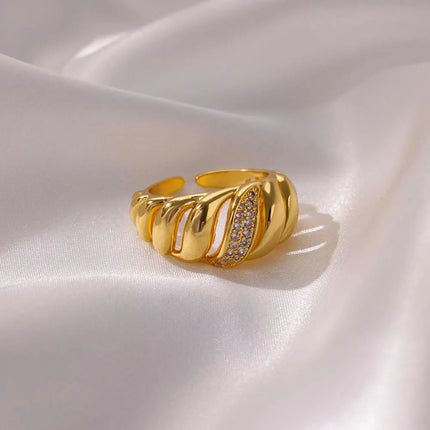 Adela Ring