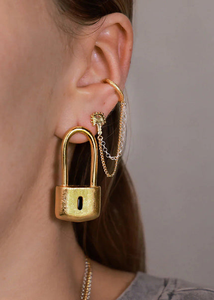 Jieding European and American stainless steel gold earrings, high-end sense of niche, personality earrings, titanium steel stud earrings, cross-border jewelry