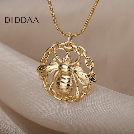 Hive Pendant Necklace | Gold Large Insect Chain - Gold - Necklaces