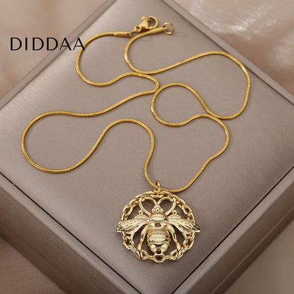 Hive Pendant Necklace | Gold Large Insect Chain - Gold - Necklaces