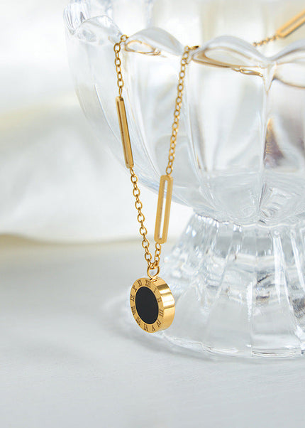 Cross-border new high-end light luxury niche design personality simple titanium steel gold-plated black and white mother-of-pearl necklace jewelry female