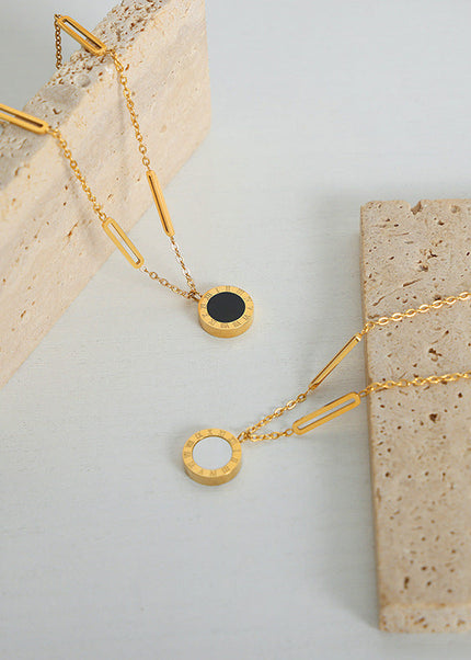 Cross-border new high-end light luxury niche design personality simple titanium steel gold-plated black and white mother-of-pearl necklace jewelry female