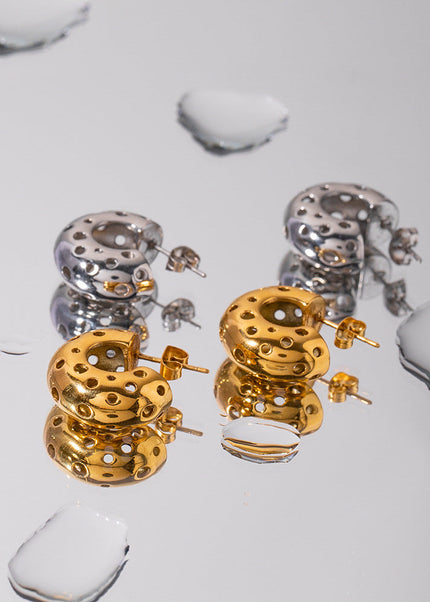 18k gold stainless steel round hollow C-shaped earrings 2023 new trendy temperament Internet celebrity niche design earrings