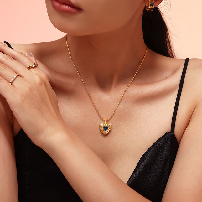 Vintage hammered copper crystal love pendant ins cold wind girl sweet niche design clavicle chain accessories
