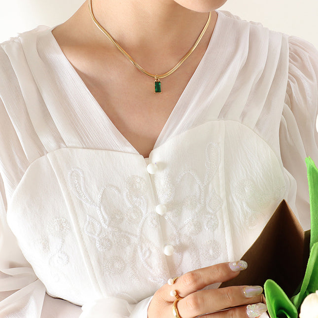 Japanese and Korean style niche design sense titanium steel gold-plated snake bone chain retro style light luxury emerald zircon pendant necklace
