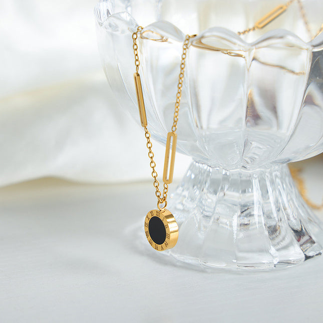 Cross-border new high-end light luxury niche design personality simple titanium steel gold-plated black and white mother-of-pearl necklace jewelry female
