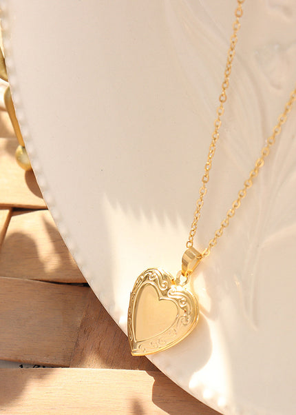 French unisex retro temperament niche design flap heart pendant necklace plated 18K gold heart clavicle chain