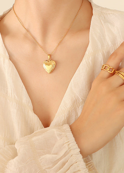 French unisex retro temperament niche design flap heart pendant necklace plated 18K gold heart clavicle chain