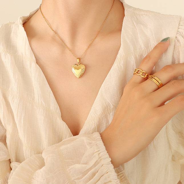 French unisex retro temperament niche design flap heart pendant necklace plated 18K gold heart clavicle chain