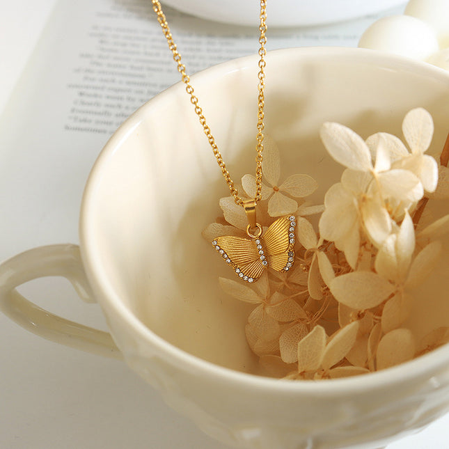 Inlaid with zircon, fashion commuter ins, butterfly pendant, Hong Kong style, trendy style, fairy temperament, personality, versatile necklace women
