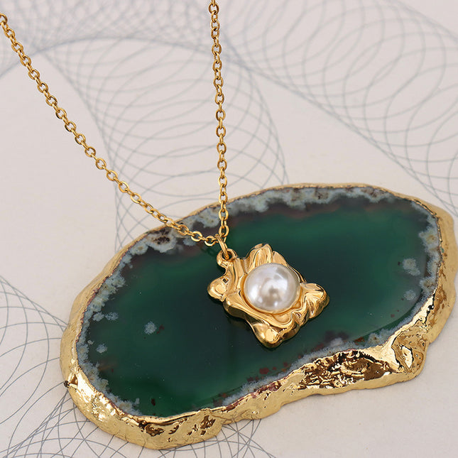 Personality design, niche accessories wholesale French ins style fashion temperament, imitation pearl square brand pendant necklace women