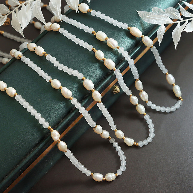 Winter new non-fading French retro personality stone freshwater pearl pendant titanium steel gold-plated beaded necklace jewelry