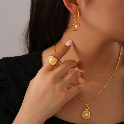 Twirl Ring