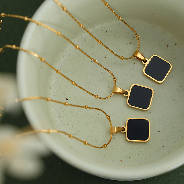 New fashion, retro, light luxury, luxury, niche square pendant, clavicle chain, cross-border personalized design, titanium steel jewelry