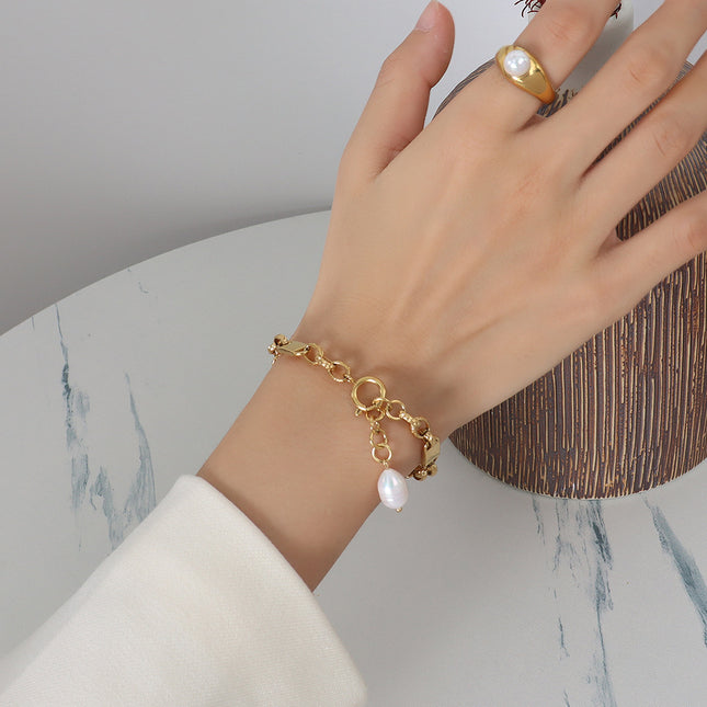 Marka French Niche Retro Design Sense Personality Versatile Hand Ornament Titanium Steel Plated 18K Gold Freshwater Pearl Bracelet Women