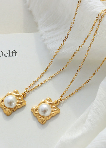Personality design, niche accessories wholesale French ins style fashion temperament, imitation pearl square brand pendant necklace women