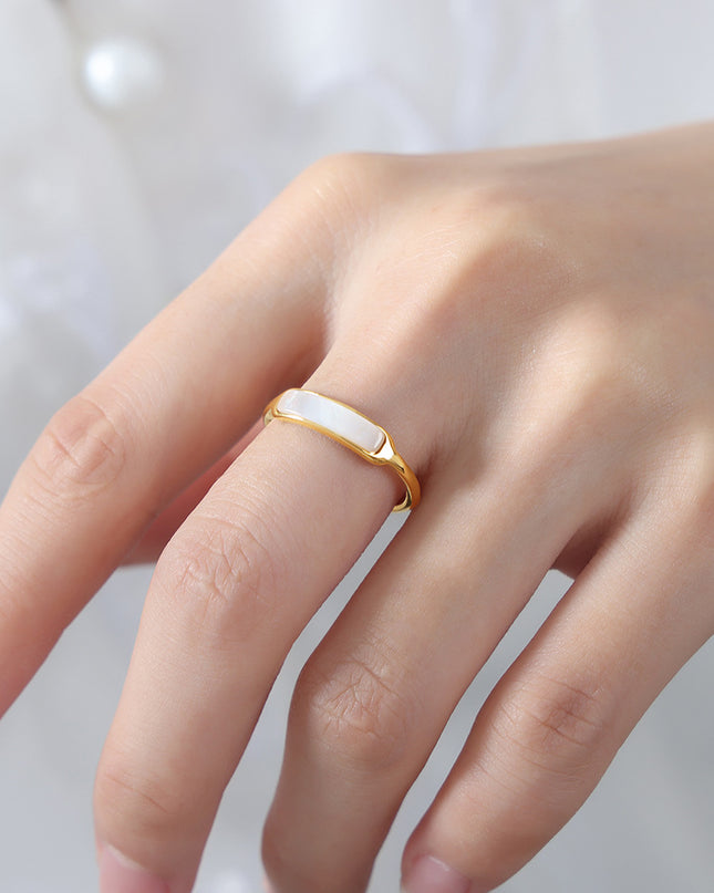 Averse Ring