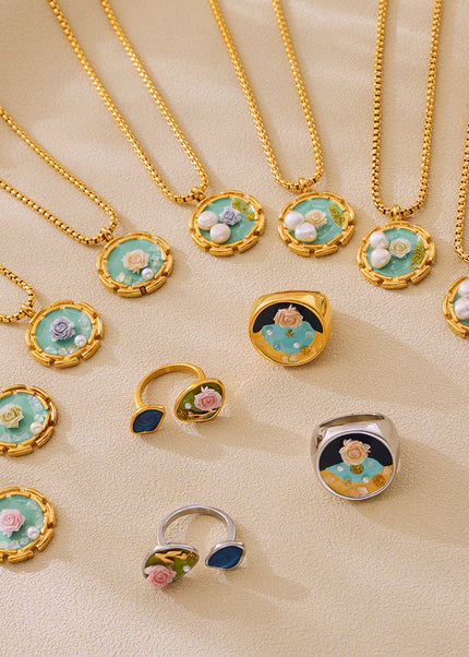Muffin Necklace