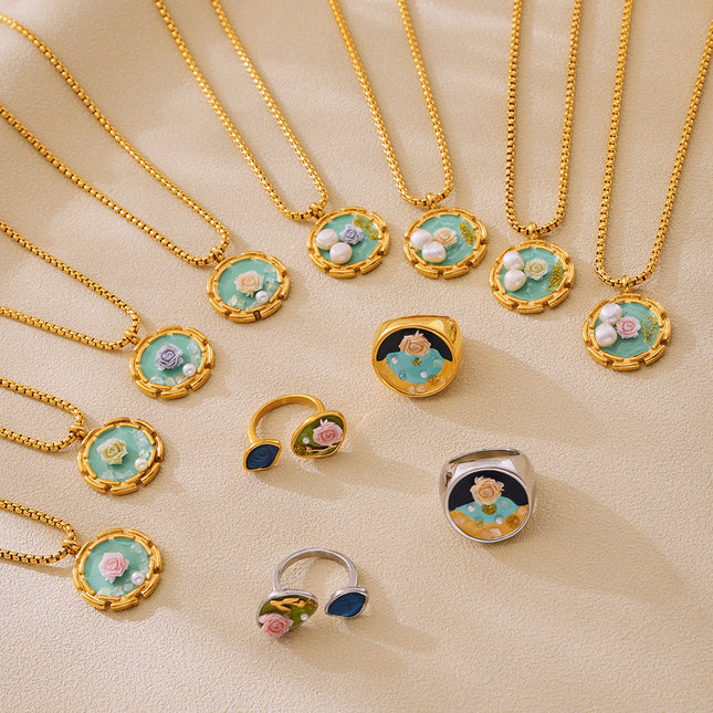 Muffin Necklace