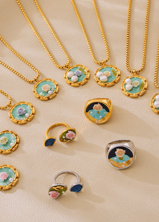 Muffin Necklace