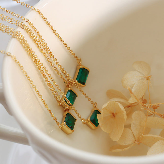 European and American neutral style, retro non-fading, light luxury jewelry, niche design, square copper pendant, inlaid green zircon necklace