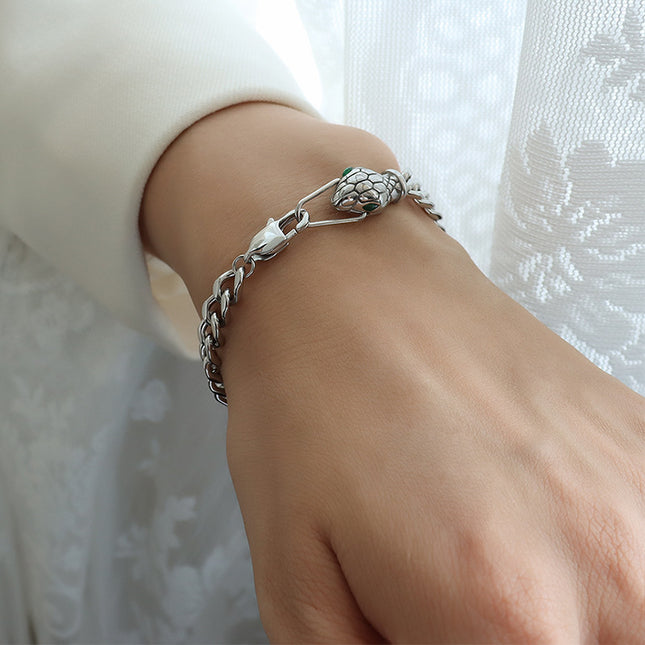 Divina Necklace