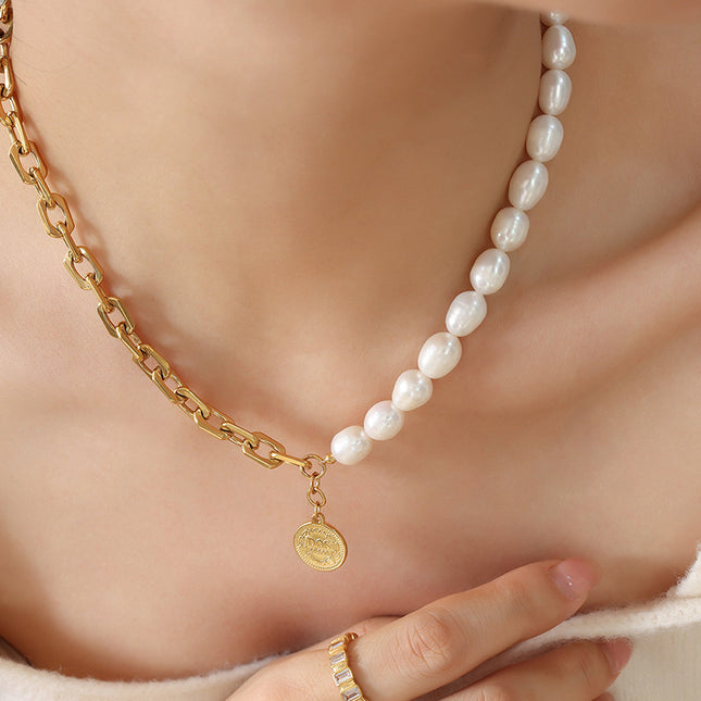 Veut Necklace