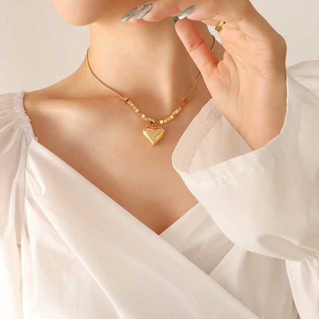 Mystery ins Korean new trendy love snake bone chain retro sense versatile niche design sense peach heart pendant necklace