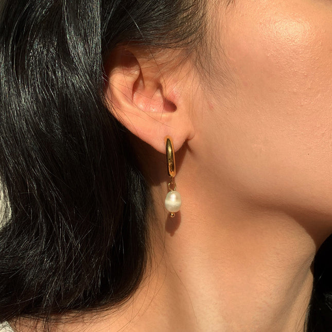 Jieding European and American titanium steel pearl stud earrings do not fade earrings, light luxury, high-end ear jewelry, stainless steel earrings