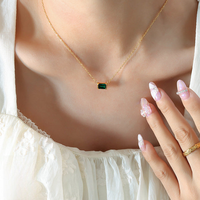 European and American neutral style, retro non-fading, light luxury jewelry, niche design, square copper pendant, inlaid green zircon necklace
