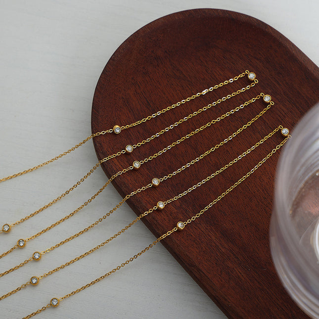 The new high-end ins, the niche design, the simple trend, the titanium steel gold-plated diamond-inlaid clavicle chain, the personality jewelry women