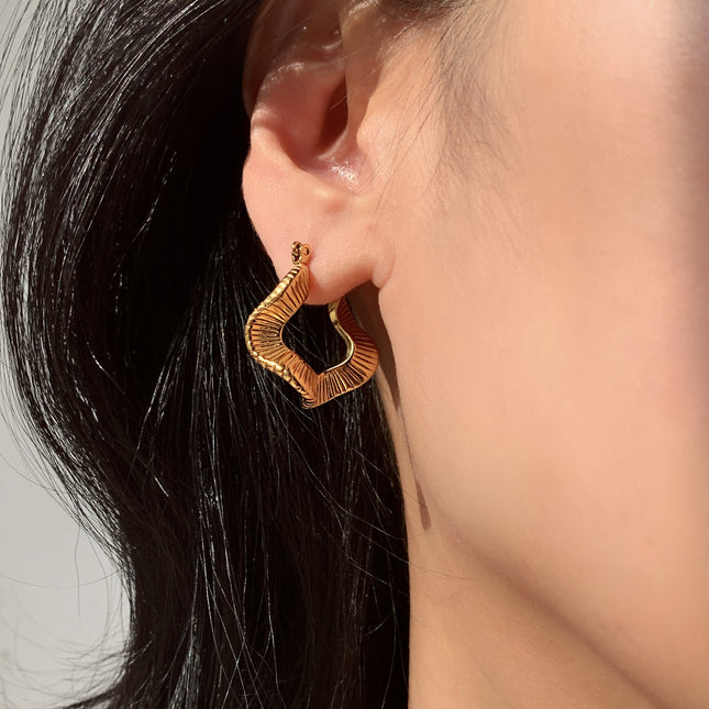 European and American INS high-grade niche titanium steel earrings vintage fashion 18K gold-plated stainless steel earrings women's jewelry