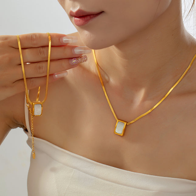 Saddle Necklace