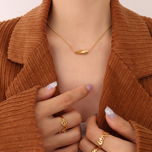 Dewden Necklace