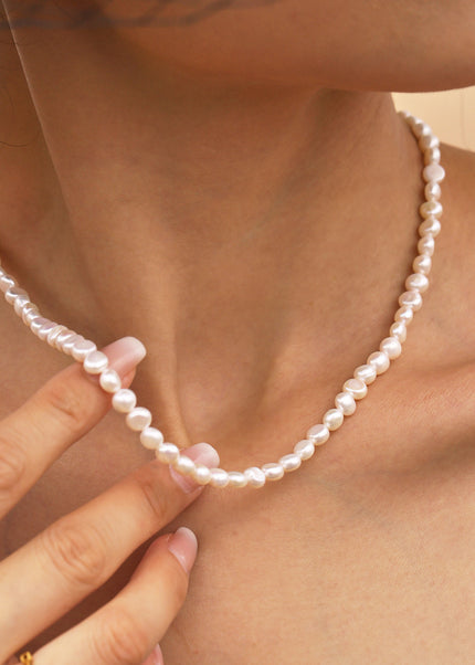 Mystery French temperament freshwater pearl necklace light luxury gentle handmade beaded texture clavicle chain women's jewelry wholesale