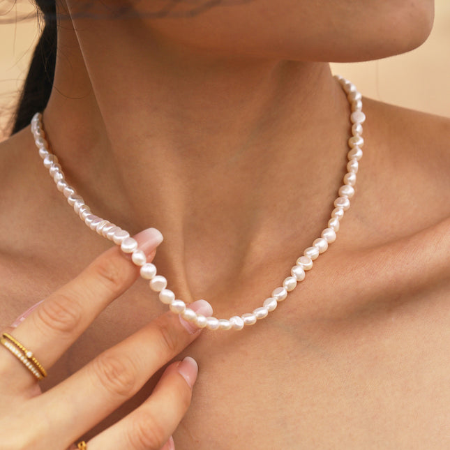 Mystery French temperament freshwater pearl necklace light luxury gentle handmade beaded texture clavicle chain women's jewelry wholesale