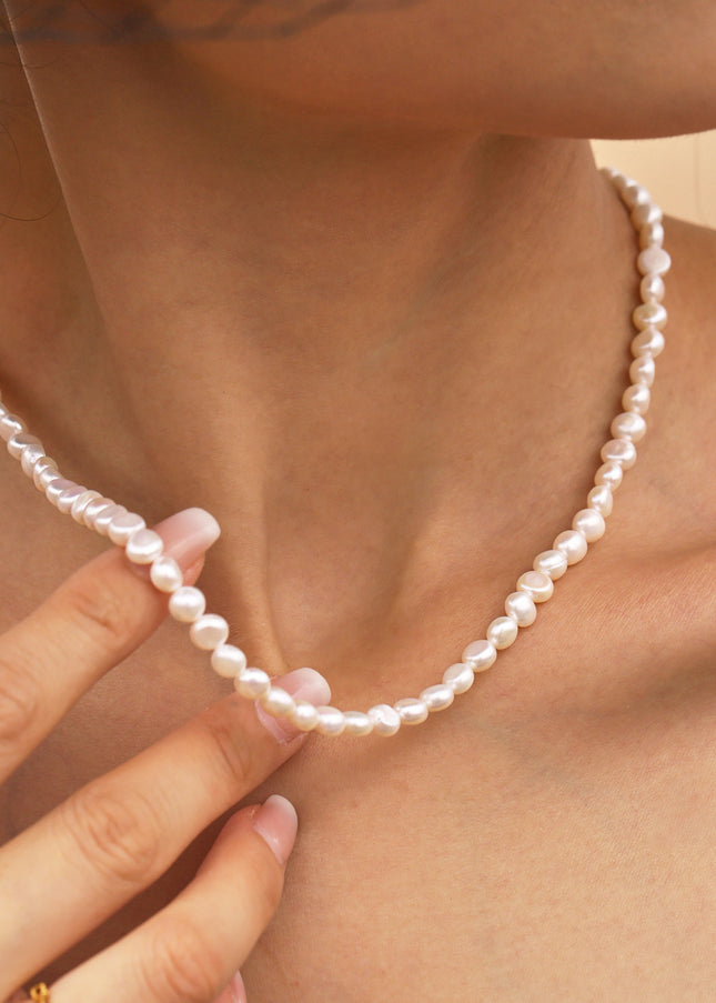Mystery French temperament freshwater pearl necklace light luxury gentle handmade beaded texture clavicle chain women's jewelry wholesale