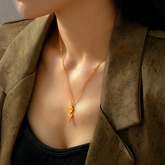European and American personality fashion, simple niche sweet jewelry, geometric three-dimensional rose pendant, titanium steel gold-plated necklace