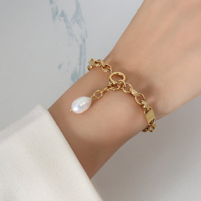 Marka French Niche Retro Design Sense Personality Versatile Hand Ornament Titanium Steel Plated 18K Gold Freshwater Pearl Bracelet Women