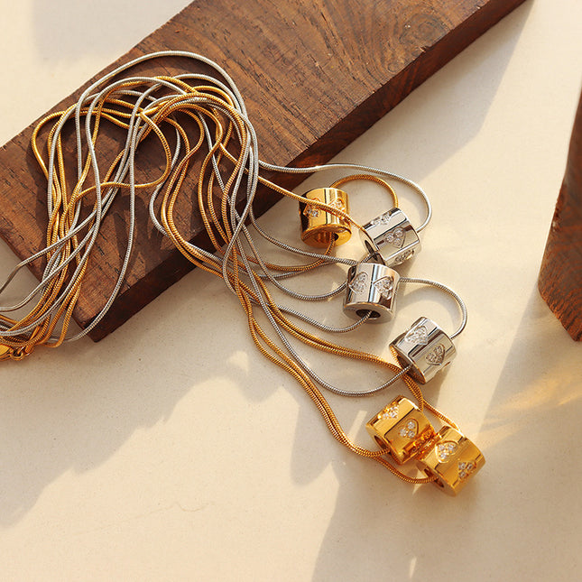 Vina Necklace