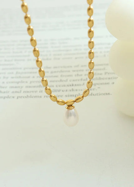 European and American temperament jewelry neutral style cross-border fashion titanium steel gold-plated oval bead chain freshwater pearl pendant necklace