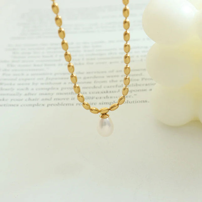 European and American temperament jewelry neutral style cross-border fashion titanium steel gold-plated oval bead chain freshwater pearl pendant necklace