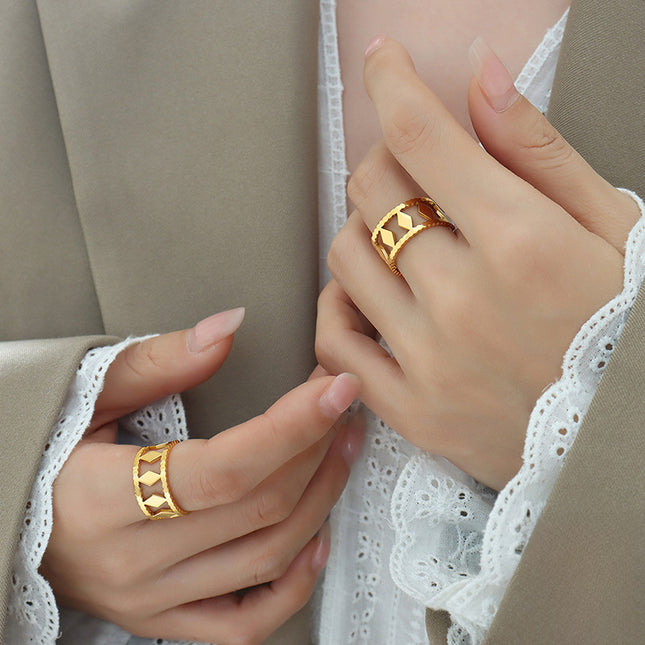 Huggies Ring
