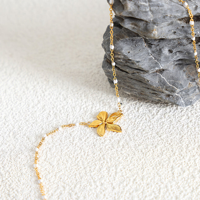 European and American ancient style, simple and niche design, light luxury temperament, new titanium steel flowers, personality dripping oil retro necklace women