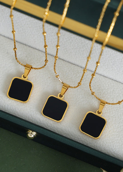 New fashion, retro, light luxury, luxury, niche square pendant, clavicle chain, cross-border personalized design, titanium steel jewelry