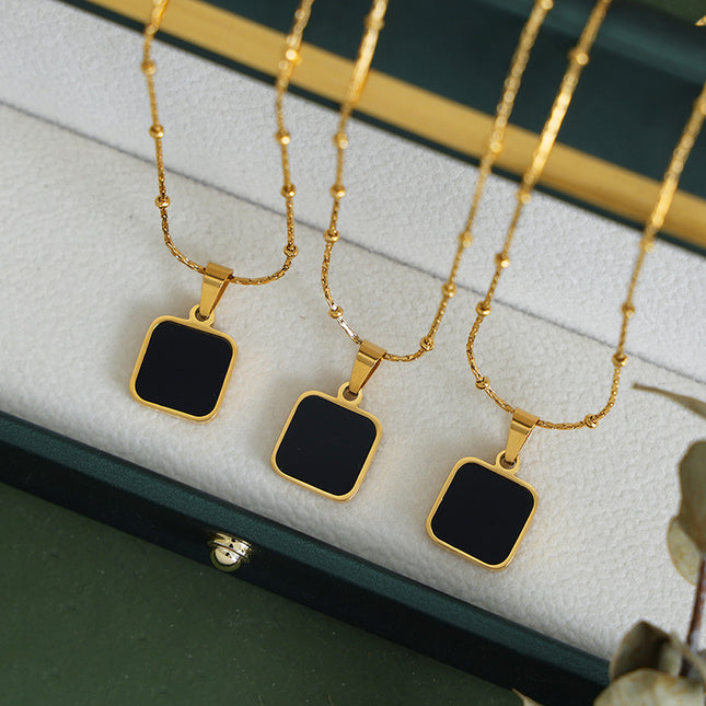 New fashion, retro, light luxury, luxury, niche square pendant, clavicle chain, cross-border personalized design, titanium steel jewelry
