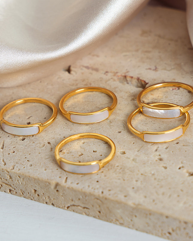 Averse Ring