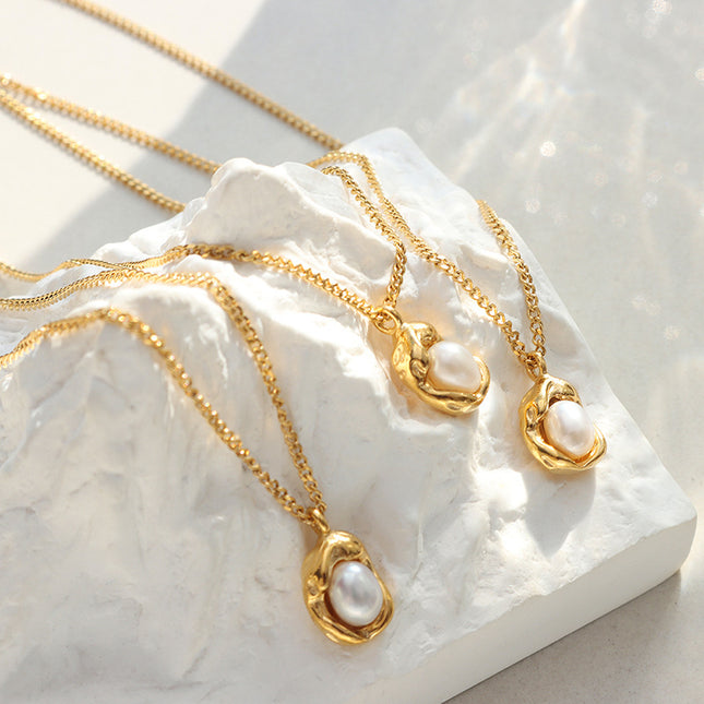 European and American titanium steel gold-plated fashion Cuban chain niche design natural freshwater pearl inlaid special-shaped pendant necklace