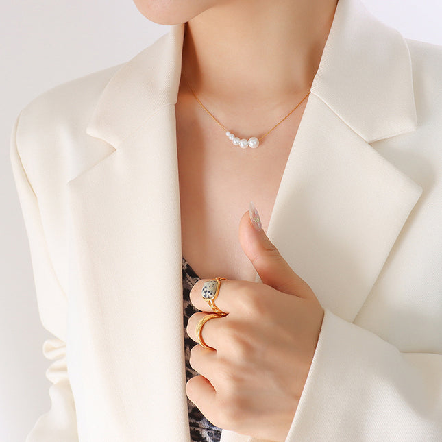 Miri's new Korean version of Dongdaemun imitation pearl necklace women's minimalist fashion personality vertical chain titanium steel plated with 18K gold