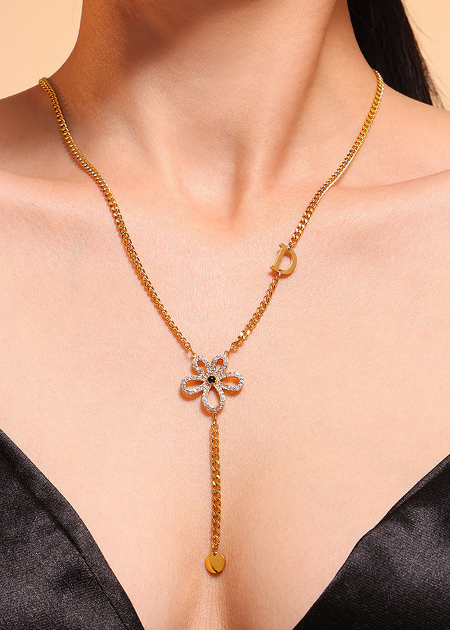 Holly Necklace